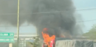 Cierran circulación en autopista Manzanillo-Colima por incendio de tráiler en Tecomán