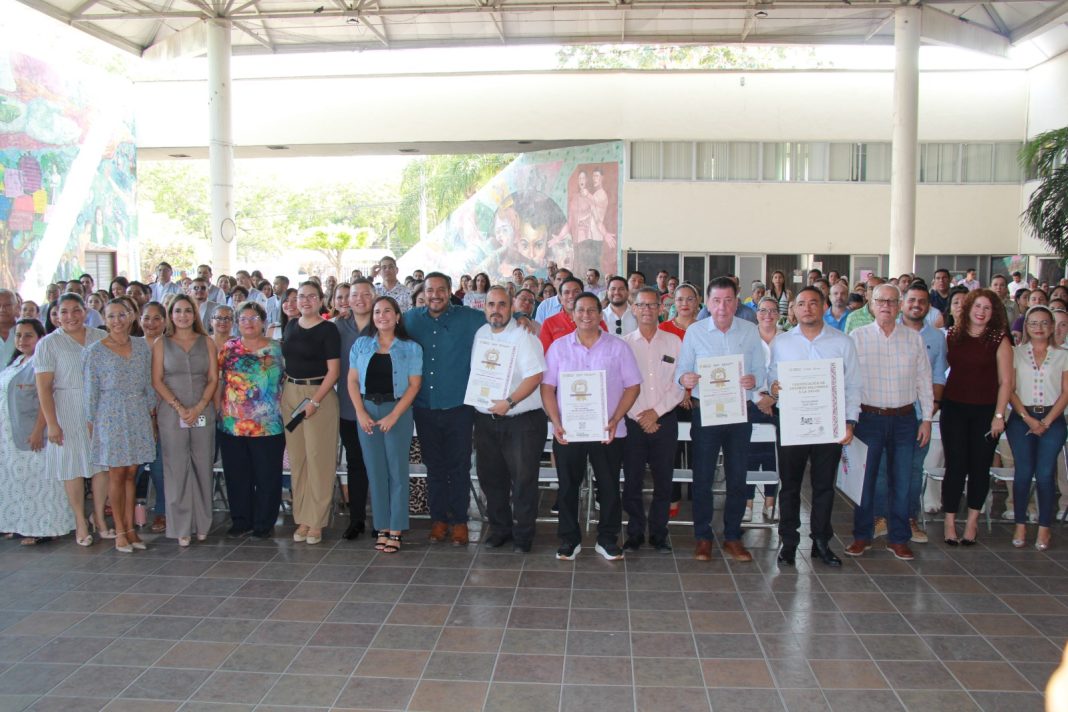 Certifican a 13 bachilleratos UdeC como espacios promotores de la salud_c