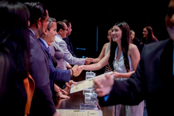 Entrega UdeC 200 grados académicos y títulos profesionales_a (1)