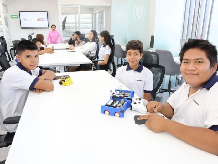 Estudiantes de Aquila visitan Biblioteca Inteligente_Puente académico_f