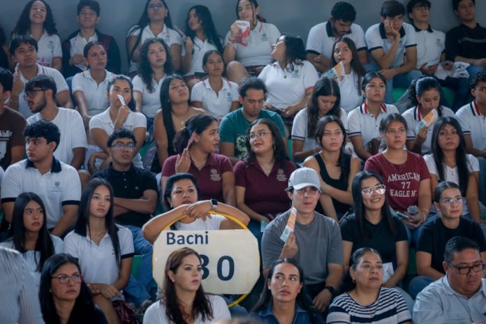 Estudiantes del campus colima conocen ColiBecas para el Futuro_a