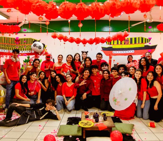 Estudiantes del Bachillerato 4 practican el inglés y habilidades como trabajo en equipo y tolerancia en su International Fair