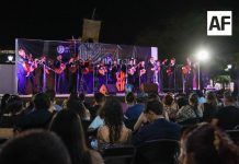 Festeja 24 años cantándole al amor la Rondalla Voces Universitarias