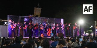 Festeja 24 años cantándole al amor la Rondalla Voces Universitarias