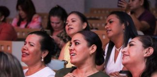 Festival “Rabo de Luna” celebra a madres universitarias, en el Campus Tecomán