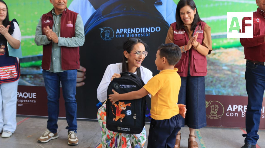 Gobierno de Tlaquepaque registra el 60_ de entrega de útiles escolares3