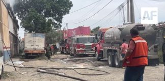 Incendio en bodega en zona industrial Tapeixtles, Manzanillo, deja daños materiales