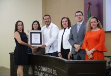 Premia Congreso del Estado trayectoria docente y de investigación en Psicología, de académicas universitarias