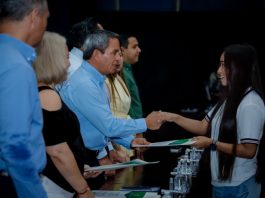 Realiza UdeC primera entrega de microcredenciales, la nueva tendencia para certificar competencias