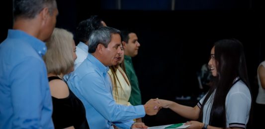 Realiza UdeC primera entrega de microcredenciales, la nueva tendencia para certificar competencias