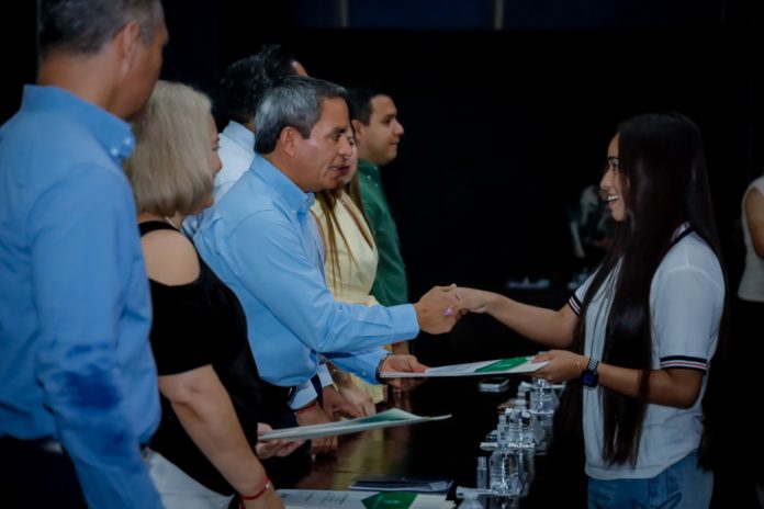 Realiza UdeC primera entrega de microcredenciales