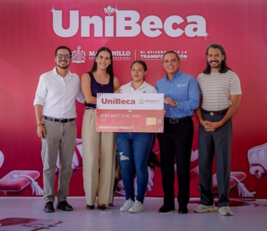 Reciben estudiantes de educación superior apoyo de UniBecas, en Manzanillo