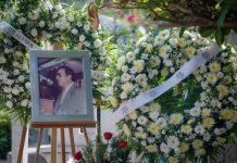 Rector hace guardia de honor en aniversario luctuoso de Jorge Humberto Silva Ochoa