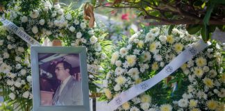 Rector hace guardia de honor en aniversario luctuoso de Jorge Humberto Silva Ochoa