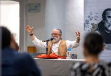 Rinde Colima homenaje al poeta chiapaneco Efraín Bartolomé