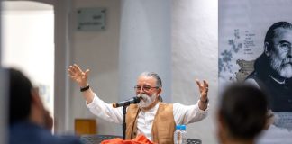 Rinde Colima homenaje al poeta chiapaneco Efraín Bartolomé
