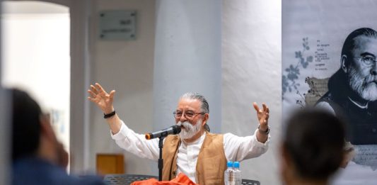 Rinde Colima homenaje al poeta chiapaneco Efraín Bartolomé