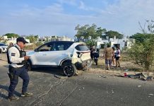 Paramédicos atienden choque entre tres vehículos en Villas del Bosque en Colima