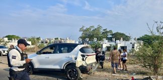 Paramédicos atienden choque entre tres vehículos en Villas del Bosque en Colima
