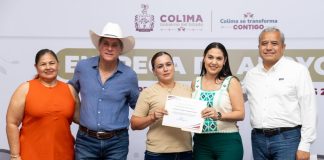 Indira Vizcaíno entregó cartas de autorización de apoyo por 9 MdP a productores del agro colimense