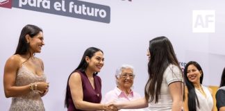 Indira Vizcaíno inició en el Isenco las asambleas de Mi ColiBeca para el Futuro