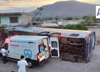 Accidente de autobús deja más de 30 lesionados en Villa Corona, Jalisco