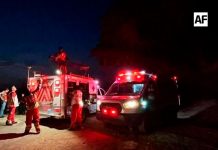 Tres lesionados y daños materiales tras choque entre vehículo particular y tractor en el libramiento Rubén Tello de Tecomán