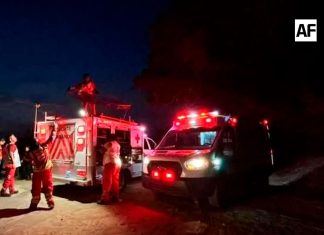 Tres lesionados y daños materiales tras choque entre vehículo particular y tractor en el libramiento Rubén Tello de Tecomán