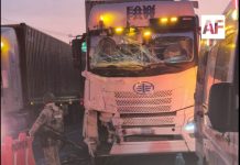Accidente entre autobús de pasajeros y tráiler deja dos lesionados en la autopista Colima-Tecomán