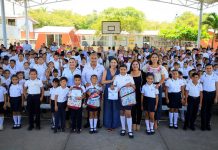 Indira Vizcaíno comenzó con entrega de ColiBecas Mochilas, Útiles y Uniformes a 381 estudiantes de Comala y Cuauhtémoc