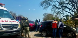 Paramédicos atienden choque entre dos vehículos en la autopista Colima–Tecomán