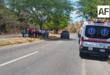 Atienden accidente vehicular con dos menores lesionados en la carretera Isenco-Colima