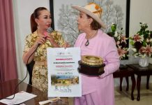 Tey designa a investigadora como Embajadora Honorífica de La Petatera