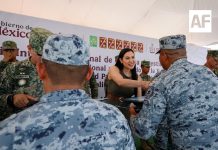 Gobernadora de Colima participó en la entrega de estímulos a personal del Ejército, GN y Seguridad Pública
