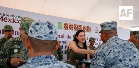 Gobernadora de Colima participó en la entrega de estímulos a personal del Ejército, GN y Seguridad Pública