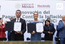 Sheinbaum renueva acuerdo con 32 empresas para mantener en 910 pesos la canasta básica