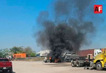 Incendio de tráiler en zona industrial de Jalipa, en Manzanillo, deja cuantiosos daños materiales