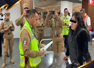 Marina detiene a pasajera con arma de fuego y cartuchos en el AICM