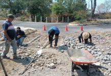 Operación Bacheo del Ayuntamiento de Villa de Álvarez realiza acciones en calles empedradas de Villas Providencia y Villas Diamante