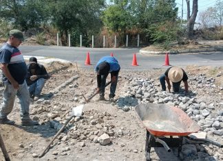 Operación Bacheo del Ayuntamiento de Villa de Álvarez realiza acciones en calles empedradas de Villas Providencia y Villas Diamante