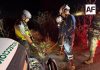 Taxista cae a barranca en camino Paso por La Salada; fue rescatado por cuerpos de emergencia