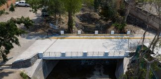 Gobernadora Indira Vizcaíno entrega puente ‘Victoria’ en Comala y planta purificadora para secundaria e Isenco en Colima