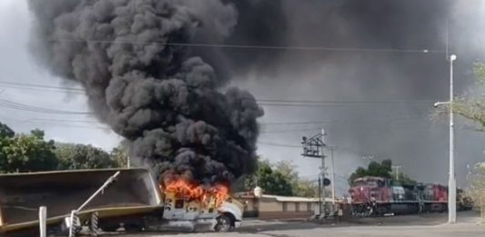 Ataque a elementos de Fiscalía, delincuente abatido, tráileres incendiados y operativos; Tecomán y Coquimatlán llaman a la calma
