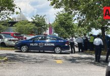 Asesinan a un hombre en estacionamiento de centro comercial al norte de Colima