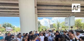 Vecinos de Prados del Sur protestan por cierre de Ferromex a las laterales del Arco Sur en Colima