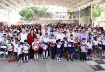 Gobierno de Indira Vizcaíno beneficia a casi 500 estudiantes de Manzanillo y Minatitlán con ColiBecas Mochilas, Útiles y Uniformes