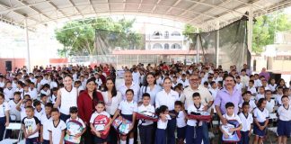 Gobierno de Indira Vizcaíno beneficia a casi 500 estudiantes de Manzanillo y Minatitlán con ColiBecas Mochilas, Útiles y Uniformes