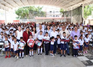 Gobierno de Indira Vizcaíno beneficia a casi 500 estudiantes de Manzanillo y Minatitlán con ColiBecas Mochilas, Útiles y Uniformes