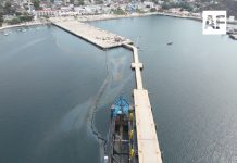 Continúan labores para contener derrame de hidrocarburo en el centro de Manzanillo; aún no hay responsables
