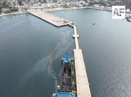 Continúan labores para contener derrame de hidrocarburo en el centro de Manzanillo; aún no hay responsables